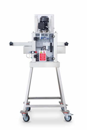 Obrubovacie zariadenie, výkon 500 plechoviek/hodinu