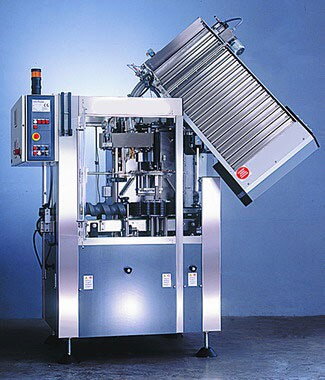 Monoblok korkovača a aplikátora drôtených klietok na šampanské